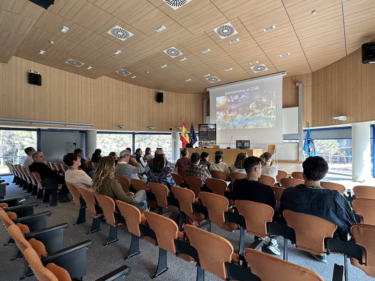 NoeliaIzquier80's tweet image. Enseñando ciencia a través de la astrobiología de la mano de @EsterLzaro1  y @JA_Vaquerizo en el curso “Explorando horizontes cósmicos”. Broche de oro final con la visita al @C_Astrobiologia.