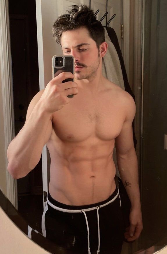 WoundedWebhead's tweet image. Your favorite webslinger is back in town, baby.