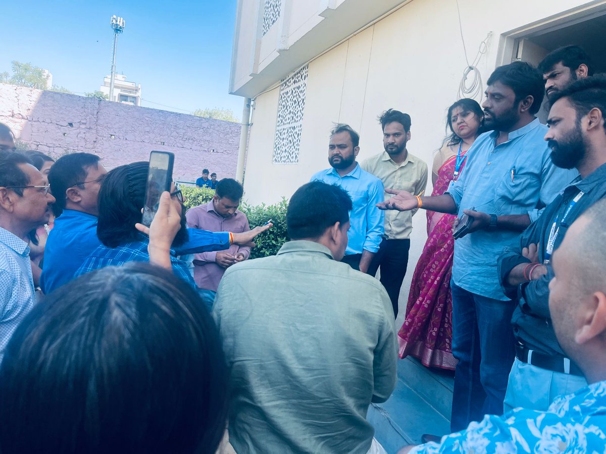 Sushil_JPR's tweet photo. Parents get united against Narayana School, Pratap Nagar Branch.

Every Year they are increasing the fees, parents are forced to buy school uniform, books from school.

When parents raised the voice , school managemnt replied very rudely, watch the video. https://t.co/uydCZM4VeD