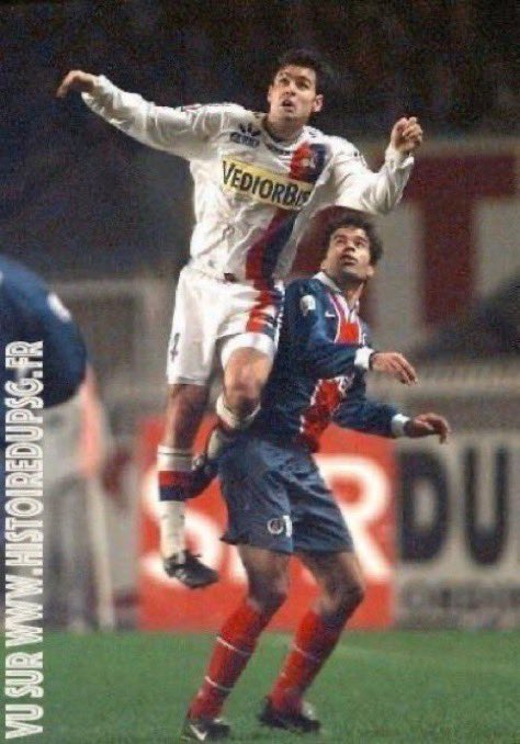 Archives #PSG (@maillotspsg) on Twitter photo 28/03/1998. L'<a href="/OL/">Olympique Lyonnais</a> ne fait pas le poids face au #PSG au Parc : 3️⃣-0️⃣
⚽️ Simone (2), <a href="/rai10oficial/">Raí Oliveira</a>
🔗 histoiredupsg.fr/psg-lyon-3-0-2…
🎦 youtu.be/1BoggZFTgwE 28/03/1998. L'<a href="/OL/">Olympique Lyonnais</a> ne fait pas le poids face au #PSG au Parc : 3️⃣-0️⃣
⚽️ Simone (2), <a href="/rai10oficial/">Raí Oliveira</a>
🔗 histoiredupsg.fr/psg-lyon-3-0-2…
🎦 youtu.be/1BoggZFTgwE