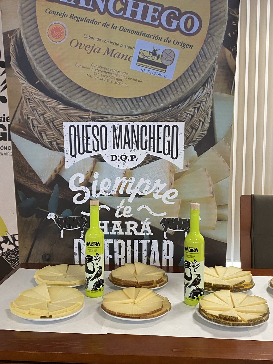 Compartimos imágenes del segundo día de nuestras Jornadas de #aove y Salud en <a href="/ffarmaciaUCM/">Facultad Farmacia UCM</a> con la participación de <a href="/QuesoManchegod/">Queso Manchego DOP</a> <a href="/TomikoSpain/">Tomiko Tanaka</a> , trabajos de l@s alumnos y la clausura de Javier Maté del @mapagob 
Muchas gracias a tod@s 
sierramagina.org/las-jornadas-a…