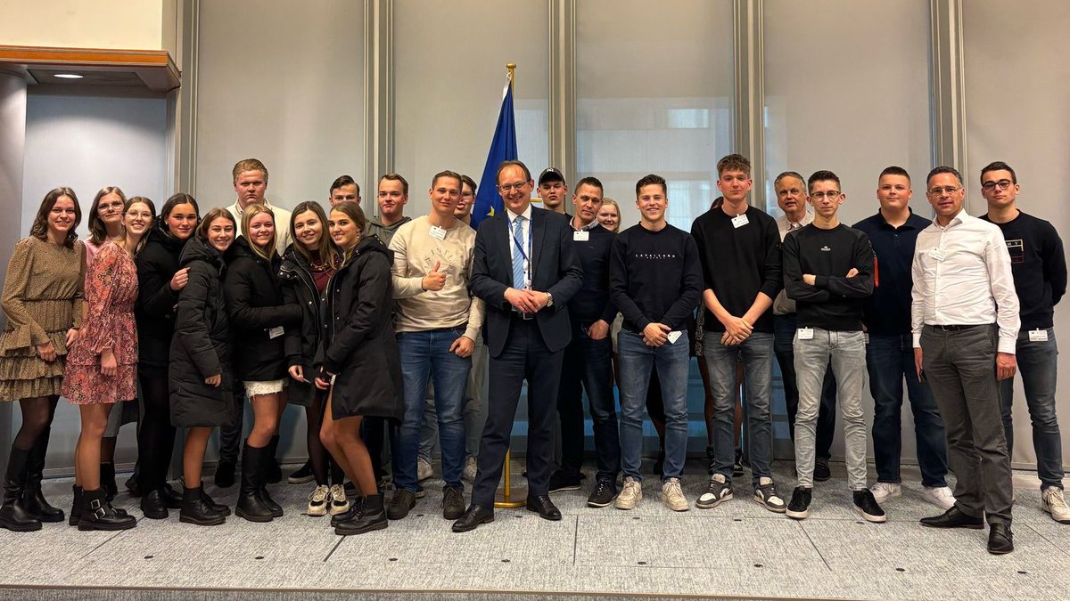 Leuk bezoek vanuit Nederland hier in Brussel donderdag: ik mocht de studenten binnen sector economie van <a href="/Hoornbeeck/">Hoornbeeck College</a> Kampen ontvangen. Veel verteld over mijn werk als Europarlementariër namens <a href="/SGPnieuws/">SGP</a> - dank voor jullie komst!