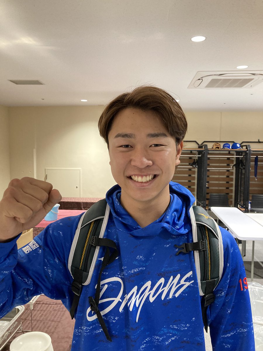 DragonsOfficial's tweet photo. ��よいよ開幕です！
みんな準備オッケー！

今年も一緒に戦いましょう！
応援よろしくお願いします！！

#どらポジ　#中日ドラゴンズ

#髙橋宏斗　#中田翔　#村松開人　
#板山祐太郎　#上林誠知
#細川成也　#石川昂弥 https://t.co/1CQ6pCnFTp