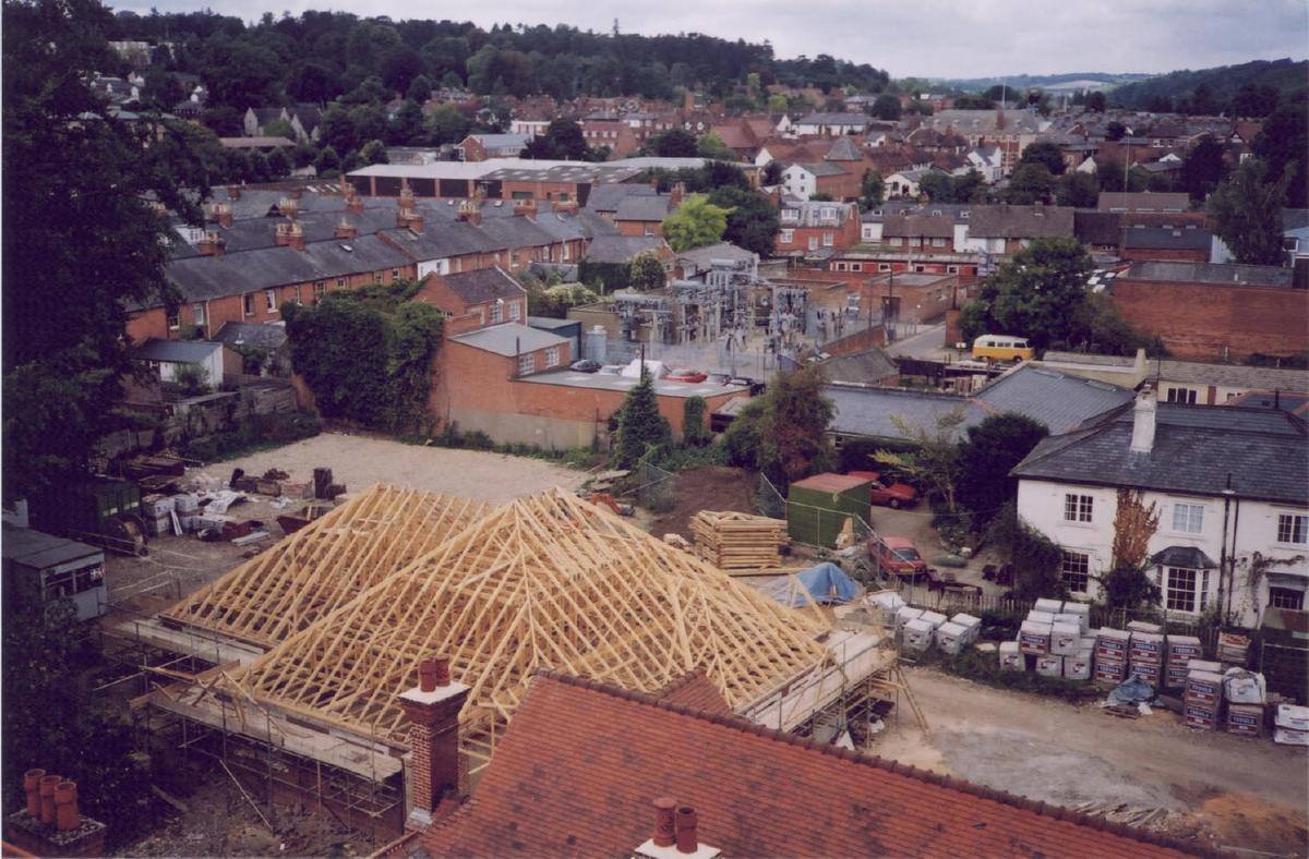 From our collection, a colour photograph of the electricity sub station in Henley with building work and rooftops in the foreground. More recent history than some of the images we share but still 25 years ago, taken in April 2000.
#HenleyOnThames #History