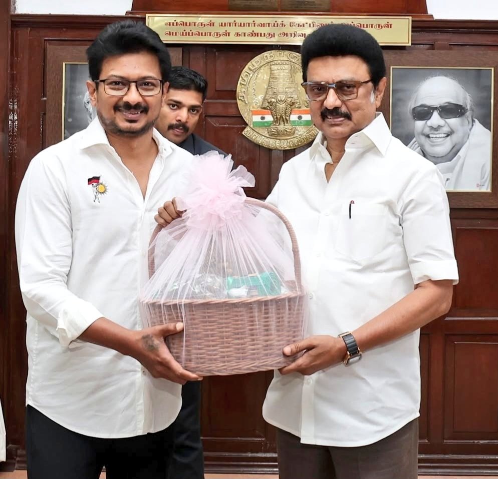 Hon'ble dy CM <a href="/Udhaystalin/">Udhay - தமிழ்நாட்டை தலைகுனிய விடமாட்டேன்</a> &amp; Hon'ble CM thalaivar <a href="/mkstalin/">M.K.Stalin - தமிழ்நாட்டை தலைகுனிய விடமாட்டேன்</a> sir 🖤❤️ today 
#TamilNadu #dmk #udhayanidhistalin