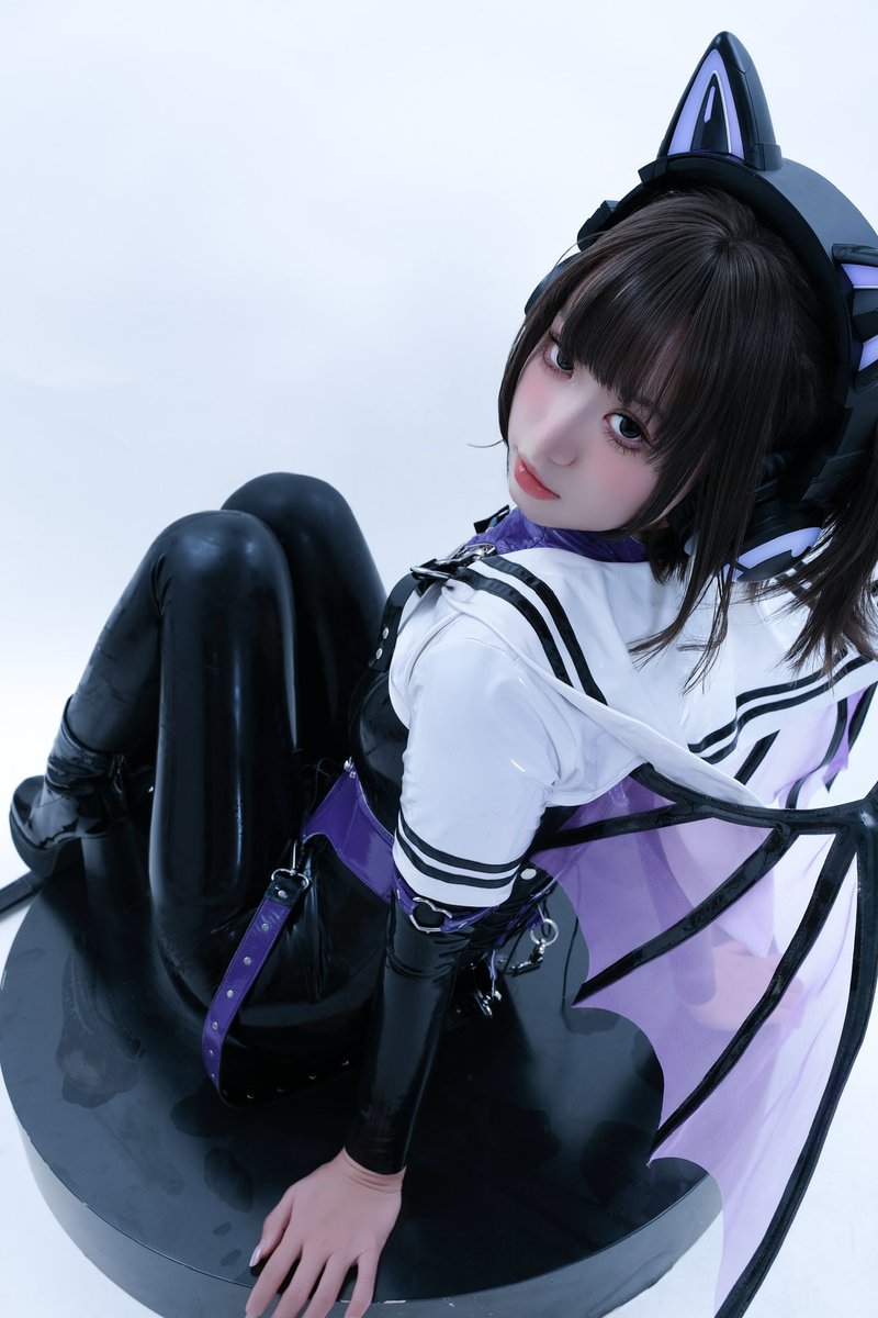 预告一下新拍的～ 要素大乱斗了

🎧： <a href="/Yowuofficial/">Yowu Chan</a> 
Jk: <a href="/bololi_shop/">BOLOLI</a> 
😈： <a href="/Waimengshe/">歪萌舍</a> 
Latex: 7k7k

#latex #CyberKitty #赛博女友 #jk #乳胶衣 #甜妹 #可愛い #制服少女 #fujifilm