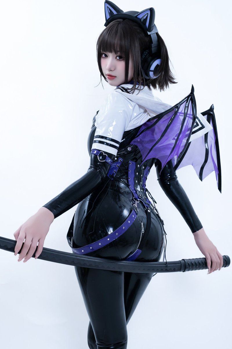 LSeven_777's tweet photo. 预告一下新拍的～ 要素大乱斗了

🎧： @Yowuofficial 
Jk: @bololi_shop 
😈： @Waimengshe 
Latex: 7k7k

#latex #CyberKitty #赛博女友 #jk #乳胶衣 #甜妹 #可愛い #制服少女 #fujifilm https://t.co/EUGa2hcQOD
