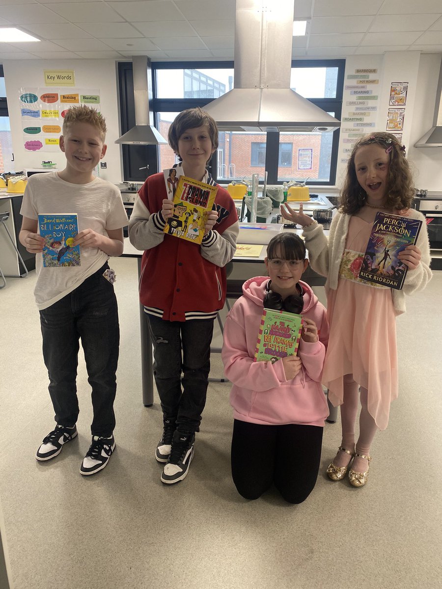 WHS Breakfast Club enjoying <a href="/WorldBookDayUK/">World Book Day UK 📚</a> yesterday! <a href="/WhitmoreHigh/">Whitmore High School</a> 🌍 📖 📕 🗺️