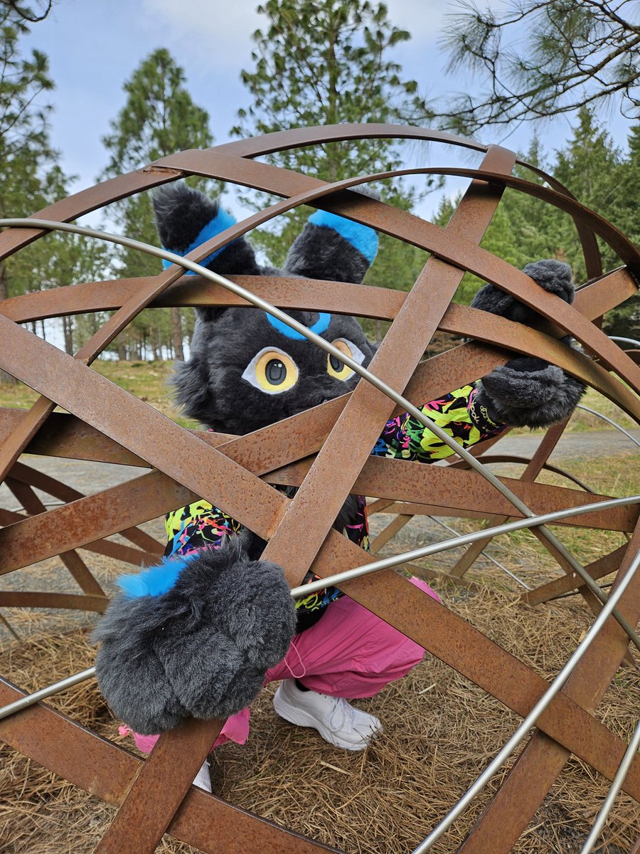 My glow wants to roam, not stay home on #FursuitFriday. (˃̣̣̥ヘ˂̣̣̥)