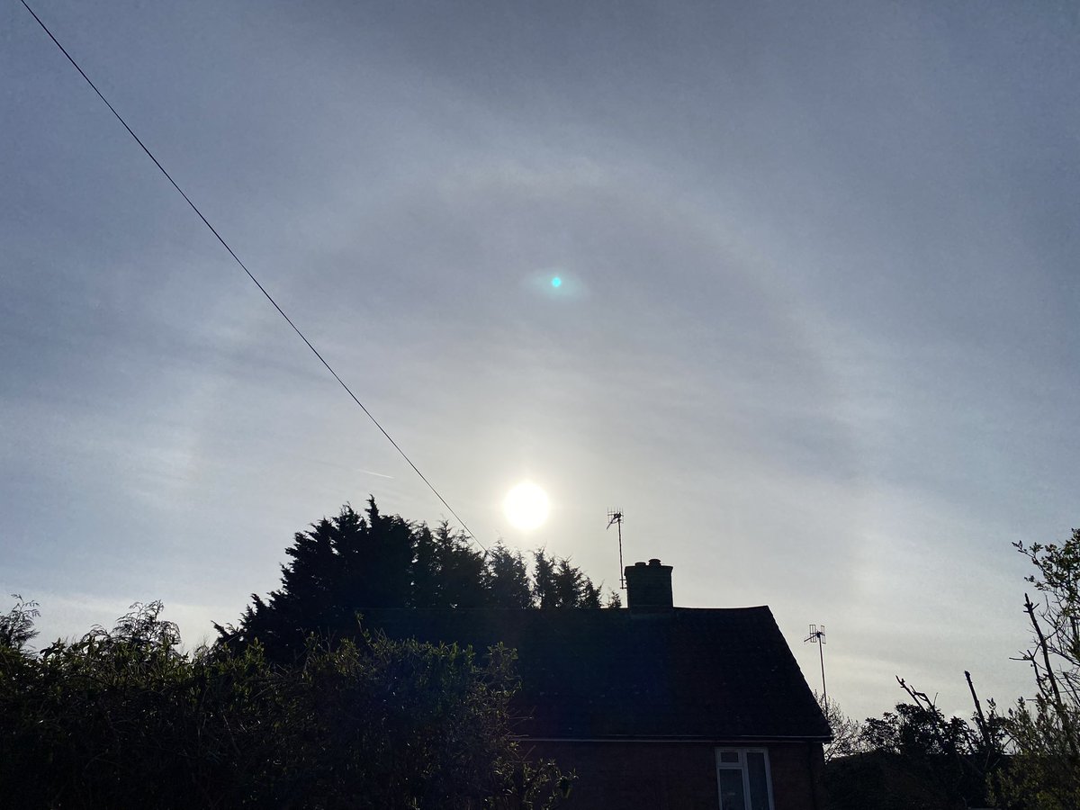 Gp1ggy1's tweet image. Look what we have here! Worcestershire U.K. 08:00am 28/3/25 #GeoEngineering #SolarRadiationManagement #StratosphericAerosolInjection #WeatherModification #CrimesAgainstHumanity @DELTA9_DELTA9 @IonisedSkyWatch @JayneJ07 @Demo2020cracy @robster12065612 @leeinthelorry @Raggedyedge1