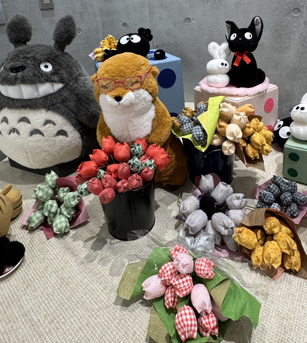 078jz5fWqoiBIDc's tweet image. うさぎのみみーがたった２つのいちごを分けてくれて
ほわっと気持ち和らぐ

お子の愛しさ

“手作りクッキーがなぜそんなにおいしいかというと,出来上がるまでの楽しいおしゃべりや,大騒ぎや,小さな苦労話が,味にプラスされて込められているから”

#くっきーだぁいすき
#間所ひさこ さん
#岩村和朗 さん