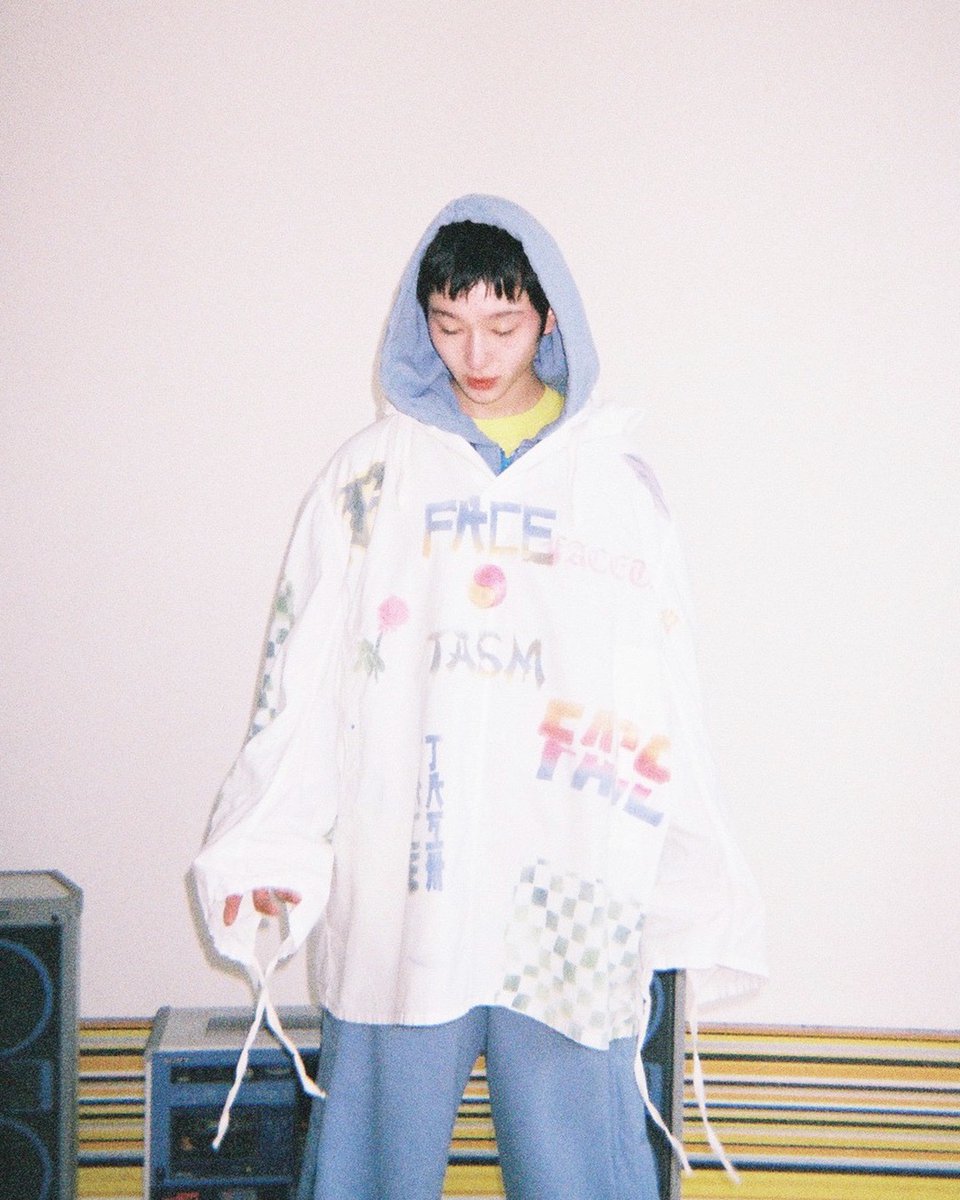 fashionjp's tweet photo. #FACETASM(#ファセッタズム)がステンシルを施した一点もののコレクションを販売!
デザイナーの落合宏理さん自らが手作業で施したプリントに注目。▶️
https://t.co/vcz2i1hvAQ
@FACETASM https://t.co/uIxIA5jtSj