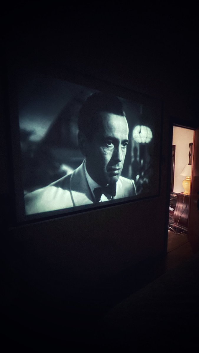 Casablanca es, sin lugar a dudas, la obra cumbre del siglo XX.  Puro cine.