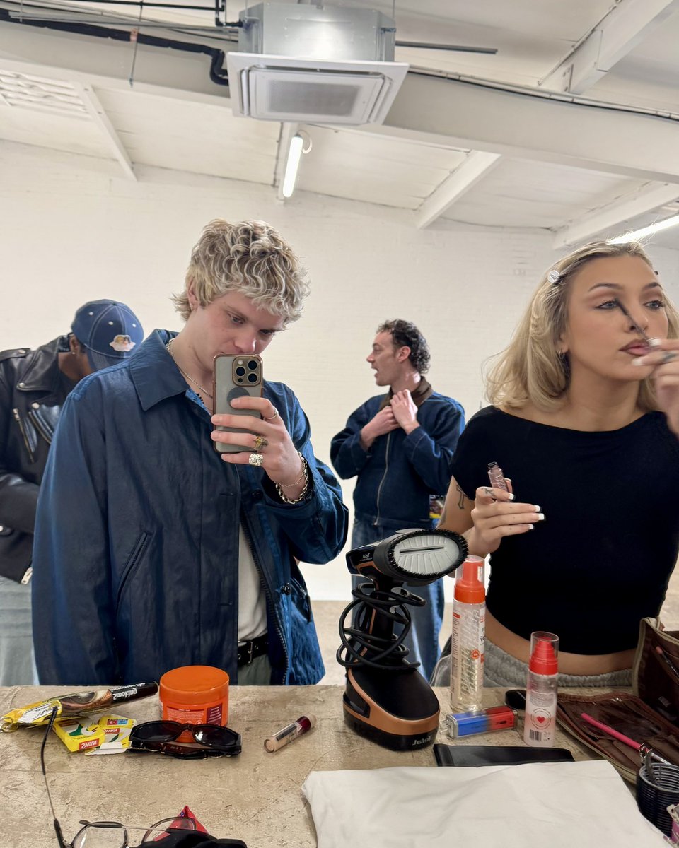 about-faces (@aboutfacesband) on Twitter photo itās payday and only 2 weeks till our headline show at <a href="/LendingRoomLDS/">Lending Room</a> on 12th april, which can only mean one thingā¦
get your tickets now and letās sell it out.
more news to follow shortly
about-faces.co.uk/live
<a href="/greylinelive/">GREYLINE</a> | <a href="/This_Feeling/">This Feeling</a> itās payday and only 2 weeks till our headline show at <a href="/LendingRoomLDS/">Lending Room</a> on 12th april, which can only mean one thingā¦
get your tickets now and letās sell it out.
more news to follow shortly
about-faces.co.uk/live
<a href="/greylinelive/">GREYLINE</a> | <a href="/This_Feeling/">This Feeling</a>