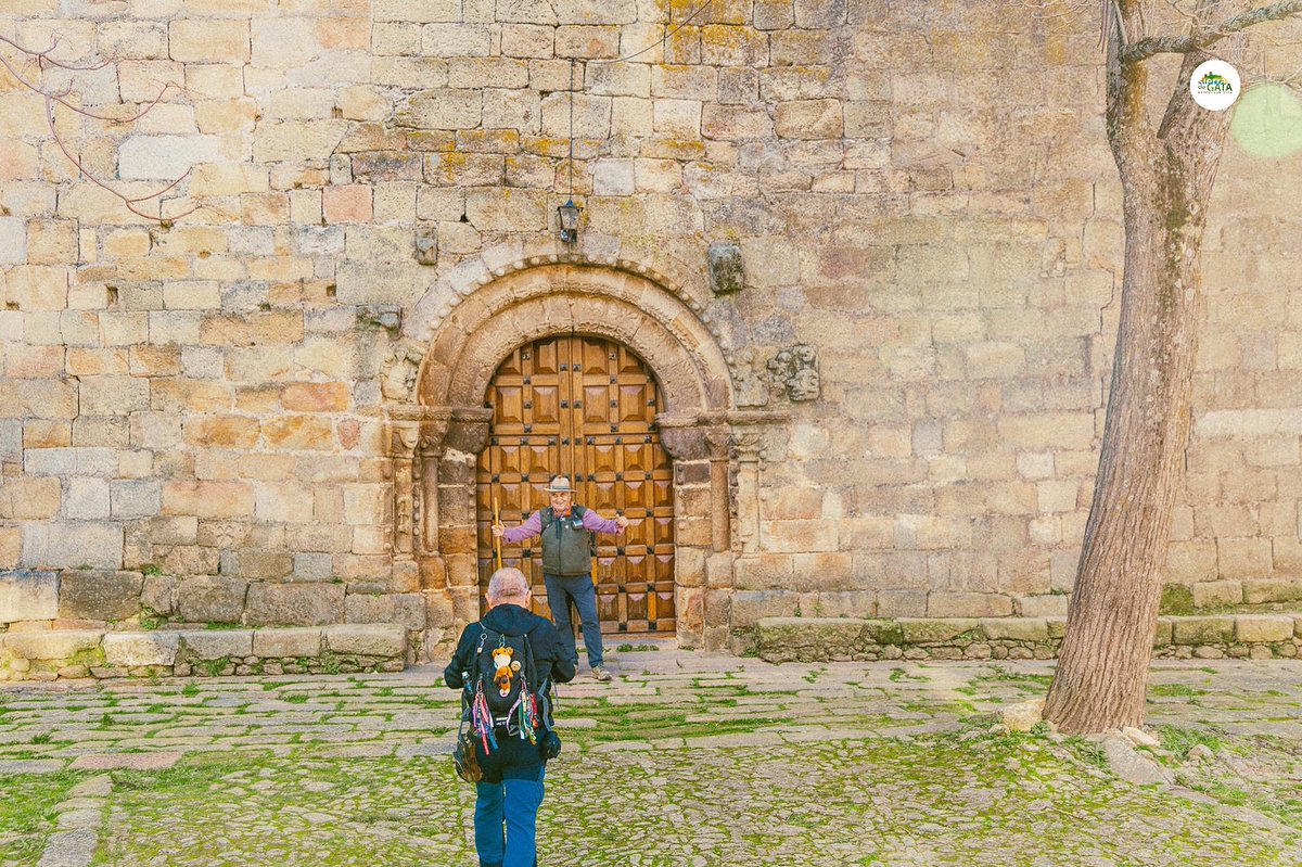 En pleno corazón del Parque Cultural Sierra de Gata,  Hoyos destaca por su elegancia y su pasado noble.

#SierraDeGata #Hoyos #PatrimonioHistórico #TurismoRural #ExtremaduraAuténtica #CulturaYTradición