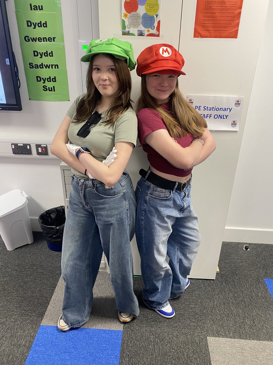 Fantastic effort from 7SSH yesterday for our delayed <a href="/WorldBookDayUK/">World Book Day UK 📚</a> <a href="/WhitmoreHigh/">Whitmore High School</a> Mrs Smith was super impressed. We had so many fantastic characters from a range of books 🌍 📖