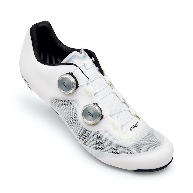 GiroStudioTokyo's tweet photo. 【 GIRO IMPERIAL II  &amp;  EMPIRE SLX II 】
遂にそのベールを脱ぎ、フルモデルチェンジを果たした、IMPERIAL II、EMPIRE SLX II。
Synchwireメッシュアッパー、GIROオリジナルUDカーボンアウトソールなど、全く新��い素材を存分に盛り込み登場。日本販売詳細、続報に乞うご期待！
#GiroStudioTokyo https://t.co/ALPayFZrJ2