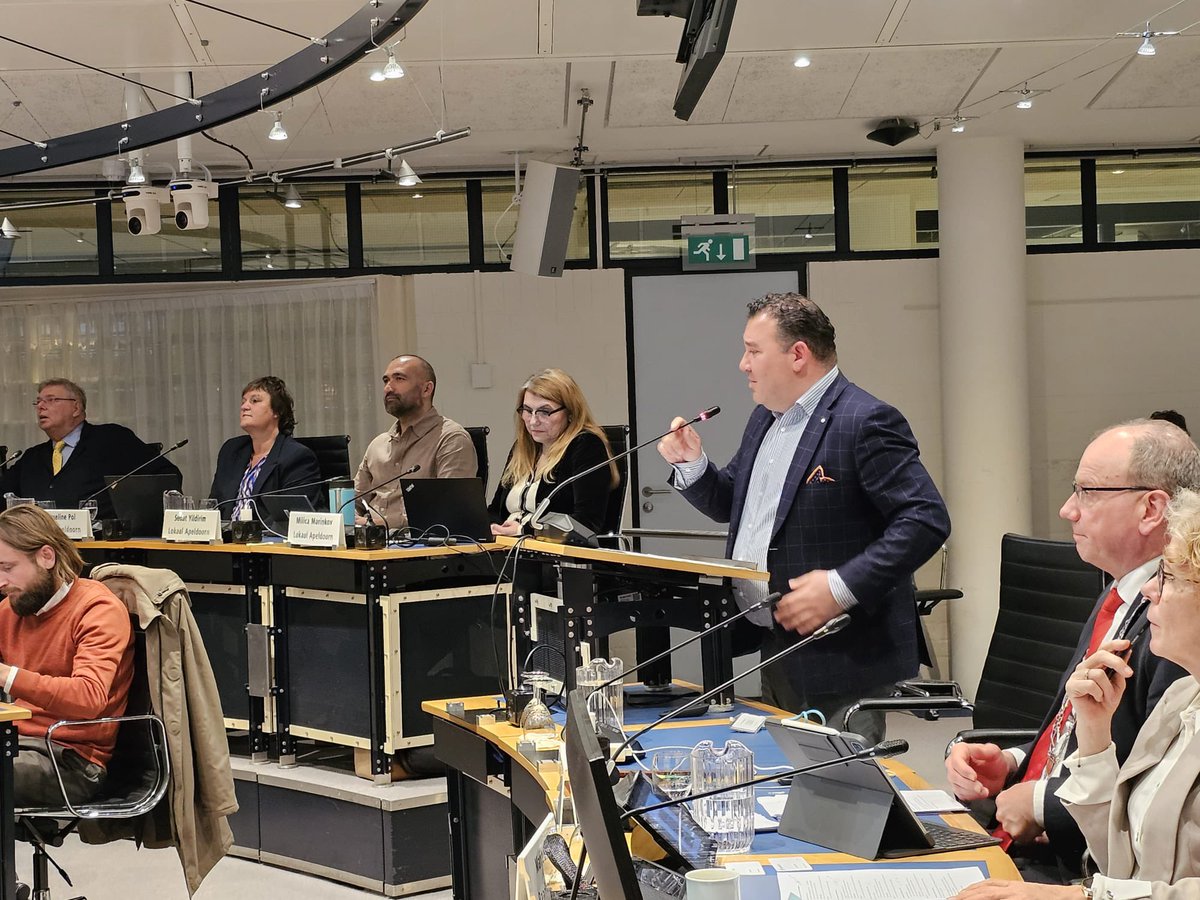 ✅ Unanieme steun voor meer regie voor kinderen en hun naasten! <a href="/raadapeldoorn/">Raad Apeldoorn</a> 

We danken onze gewaardeerde collega’s in de gemeenteraad voor hun brede steun. Samen zorgen we ervoor dat hulp niet over mensen heen wordt georganiseerd, maar mét hen.

apeldoorn.parlaeus.nl/vji/public/age…