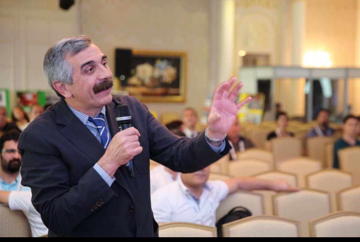 Günaydın dostlarım 🤔bugün zor bir ameliyat aldık kalbimiz ve desteğimiz hocamızla  olsa da güzel oldu ameliyatımız  🤔dün geçirdiği trafik kazası sonrası ağır yaralanan hocamız güzel abimiz Prof Dr Çetin kotan uyandı ventilatörden ayrıldı 🙏🫶🏼geçmiş olsun acil şifarilar can abim