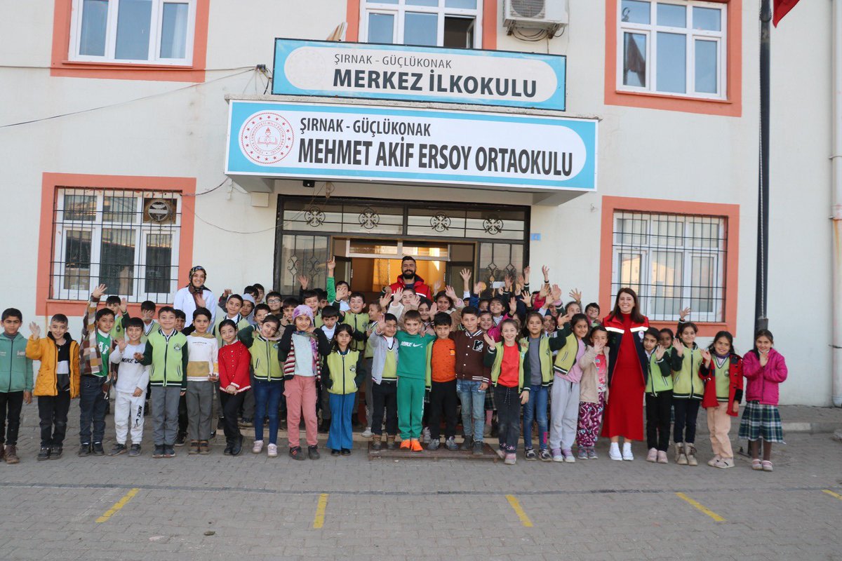 Zmuhendsi's tweet photo. Şırnak/Güçlükonak İlçemizde Su seferberliği ve Gıda güvenirliği eğitimlerimiz ilkokul ve ortaokullar da devam ediyor. 

@ibrahimyumakli 
@TCTarim 
@sirnakiltarim 
@Guclukonaktarim https://t.co/0SsV3q3RSI