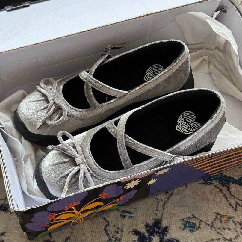 roxysshi's tweet photo. Sepatu cakep buat lebaran ini yang bakalan bisa kepakai terus nantinya karena nyaman dan modelnya juga elegan dan cantik banget gini, check aja dulu buat referensinya ya 🤗💕 https://t.co/xGVQf2ycsU