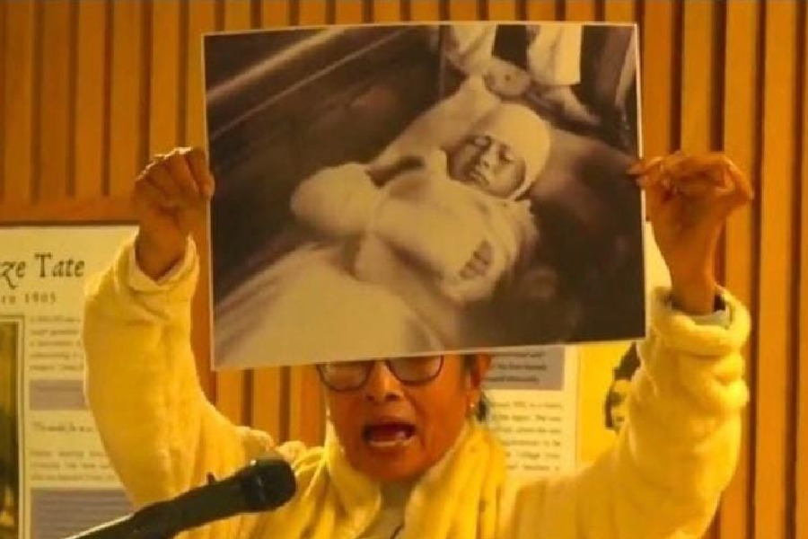ttindia's tweet photo. #InPics | 'To counter CM's lies': SFI-UK protest disrupts #MamataBanerjee's Oxford University speech

#OxfordUniversity #sfi #unitedkingdom #protest 

(@sop_dope reports)  

https://t.co/tAbyAt85pX