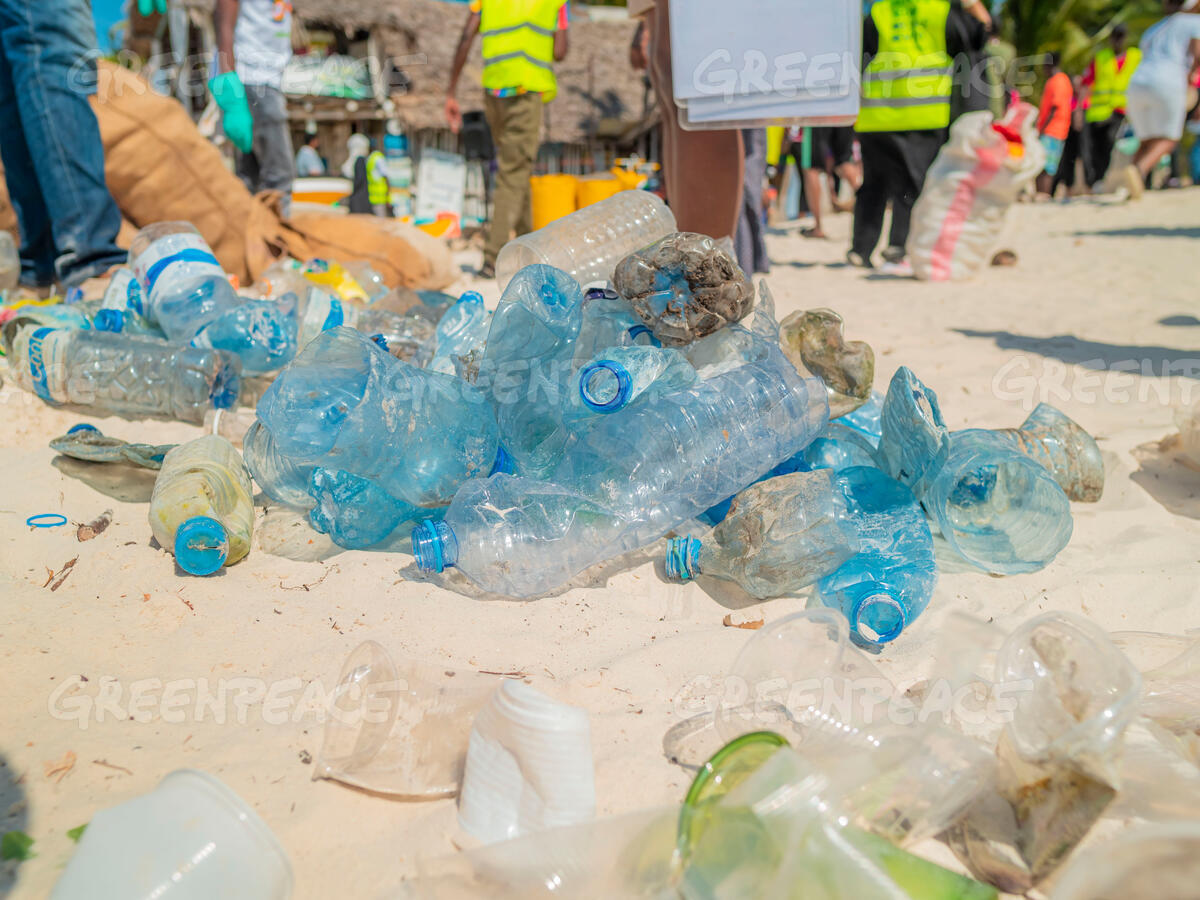 Stephenstephano's tweet image. We are asking the biggest single-use plastics polluters – Coca-Cola, Pepsi, Unilever, and Nestle – to take more sustainable actions to halt the growth of  this menace. 
#RefillReuseRocks
#ZeroWasteAfrica 
#BreakFreeFromPlastics