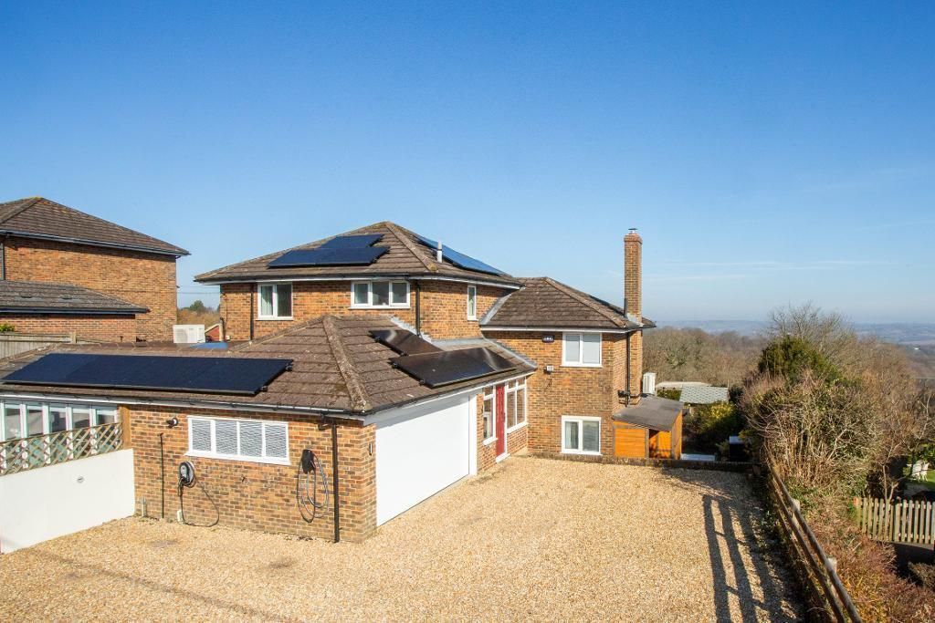 Vicarage Road, Burwash Common, East Sussex. Offers £899,950. ECO SMART HOUSE- EPC A - HIGH QUALITY FINISH AND INTEGRALLY INTELLIGENT - Large 4 bed detached split level house, with fabulous views... buff.ly/pedQ4Y0 ✉️ info@foresters.agency ☎️ 01435 865477