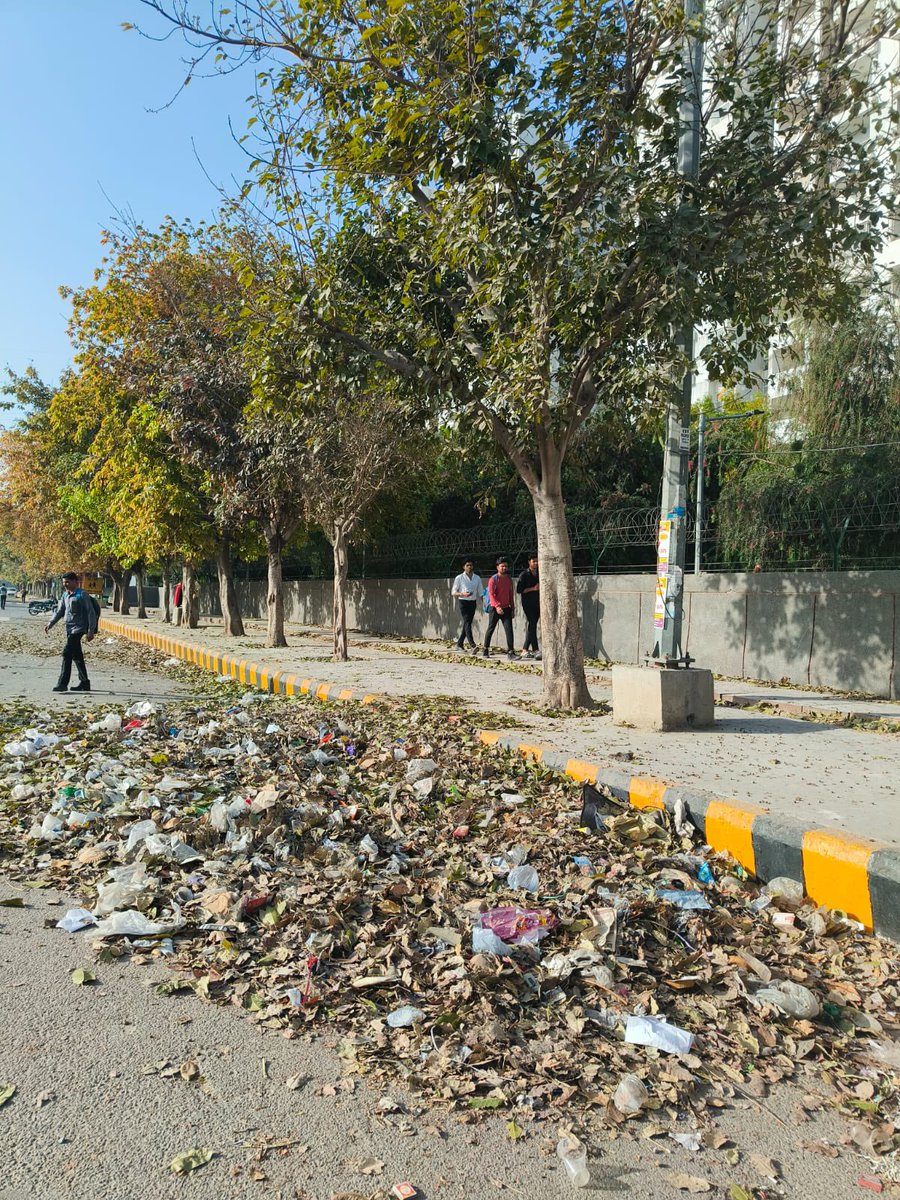 cpmishra23's tweet photo. @noida_authority please look into this o priority!!

Location: Near, Gate2, homes-121, Sector-121, https://t.co/9At3O8WHEc