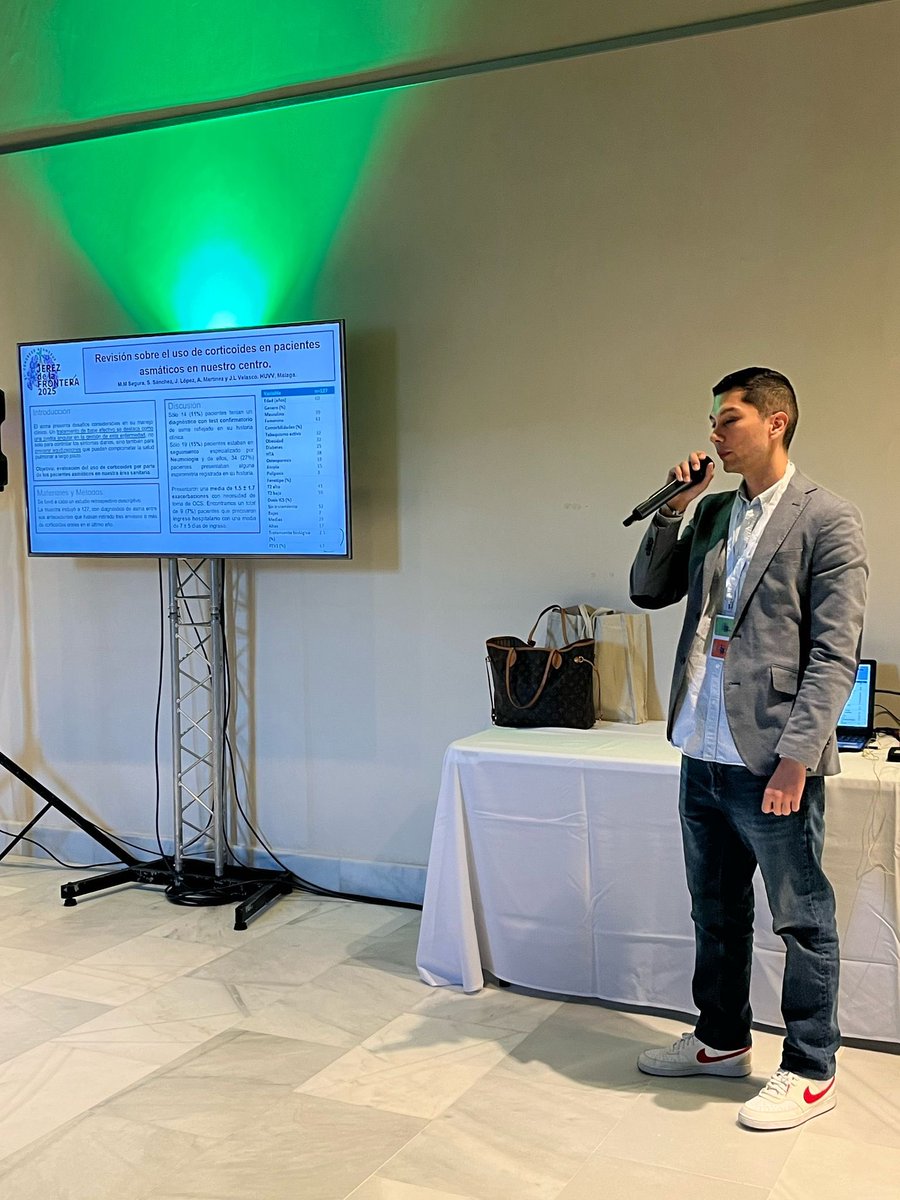 Comenzamos la mañana en el 51 congreso Neumosur <a href="/Neumosur/">@Neumosur</a> presentando nuestros trabajos científicos y aprendiendo lo nuevo en Neumología