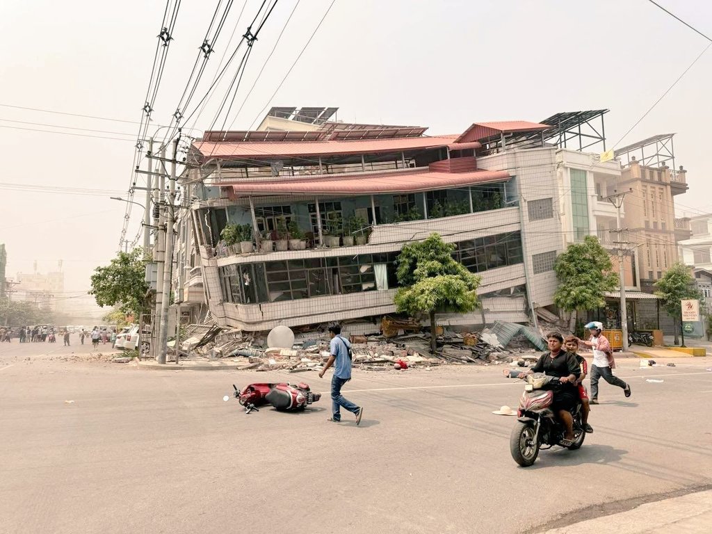 DrGuruMainali's tweet photo. Earthquake. Pray for Myanmar. 
#Myanmar #myanmarearthquake 
#thailand https://t.co/24jPhUt2Yx