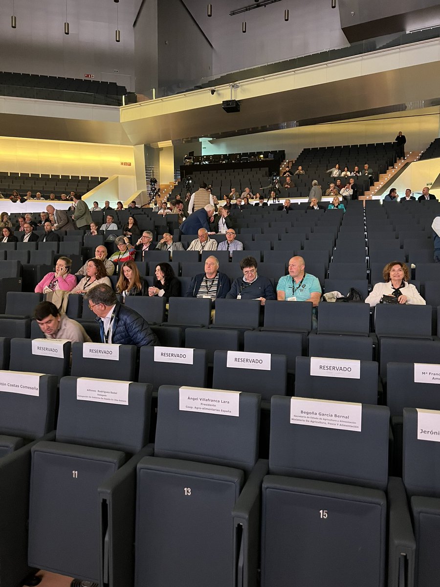📢 ¡Damos comienzo a la segunda Jornada del #CongresoCoops 2025! 🤝

Ya lo tenemos todo listo para dar la bienvenida a todos los asistentes y tener una jornada donde exponer los pasos para impulsar la sostenibilidad, la innovación y la competitividad.

¡Vamos allá! 🚀💡