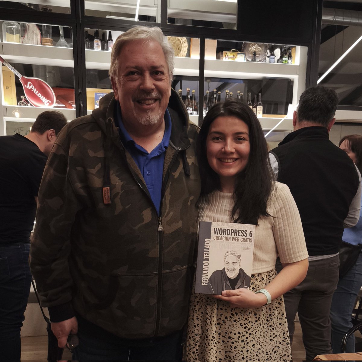 Ayer en la Meetup de #WordPress <a href="/WPVillalba/">WordPress Villalba</a> gané el libro de <a href="/fernandot/">Fernando Tellado Ⓦ</a> y por supuesto, ya empecé a leerlo. Muchísimas gracias 😊 Me alegra tanto, después de haber disfrutado y aprendido del libro anterior que hace unos años me regaló mi esposo.