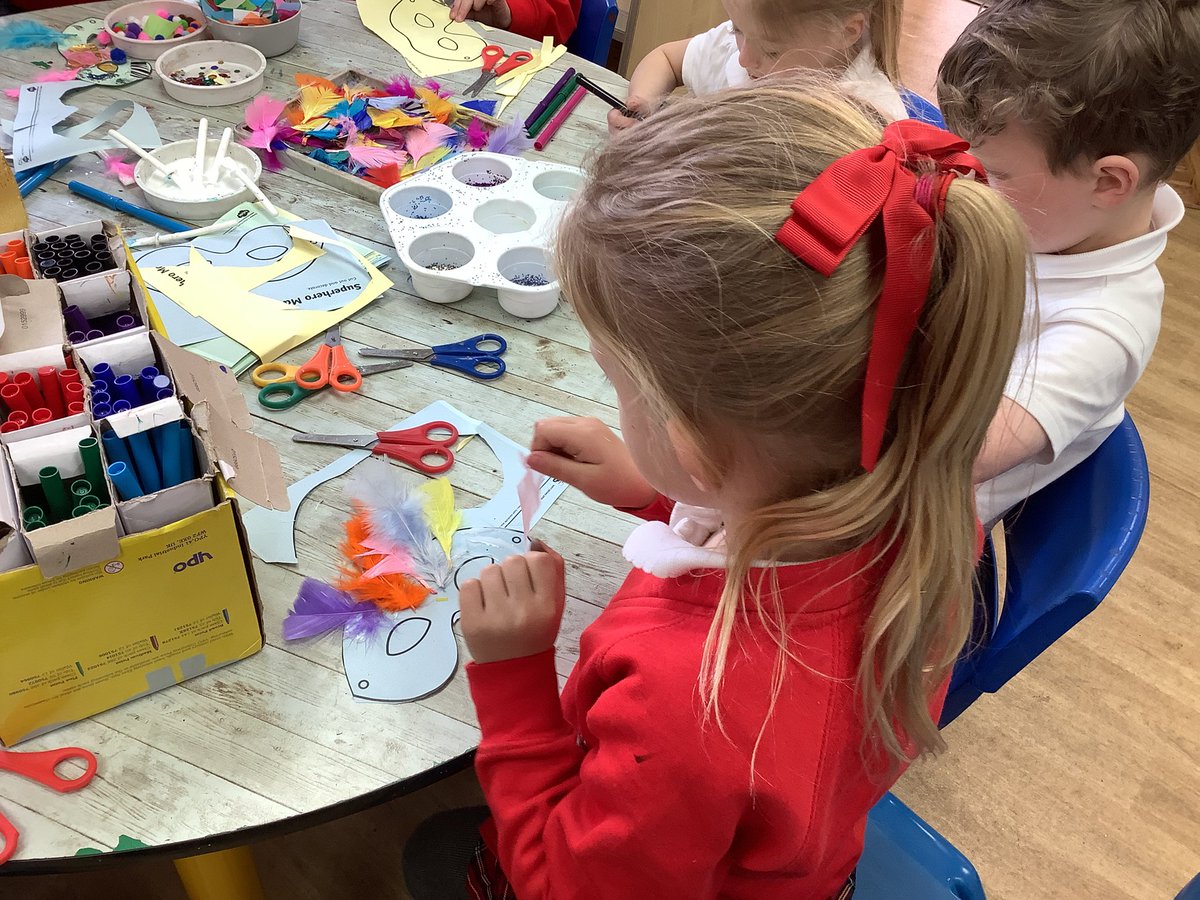 ClassRAspull's tweet image. We are enjoying learning about the fairies and Bottom in ‘A Midsummer Night’s Dream’ for #ACPSShakespeareWeek #ACPSShakespeare #ACPSEYFS