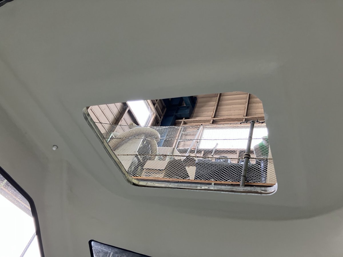 daiichimarine's tweet photo. FAST23の天井にルーフハッチを
取り付けていただきましたー
マイナーチェンジして屋根が2重になっています!
#FAST23
#屋根
#ルーフ
#ハッチ https://t.co/p2KLZj7Xiq