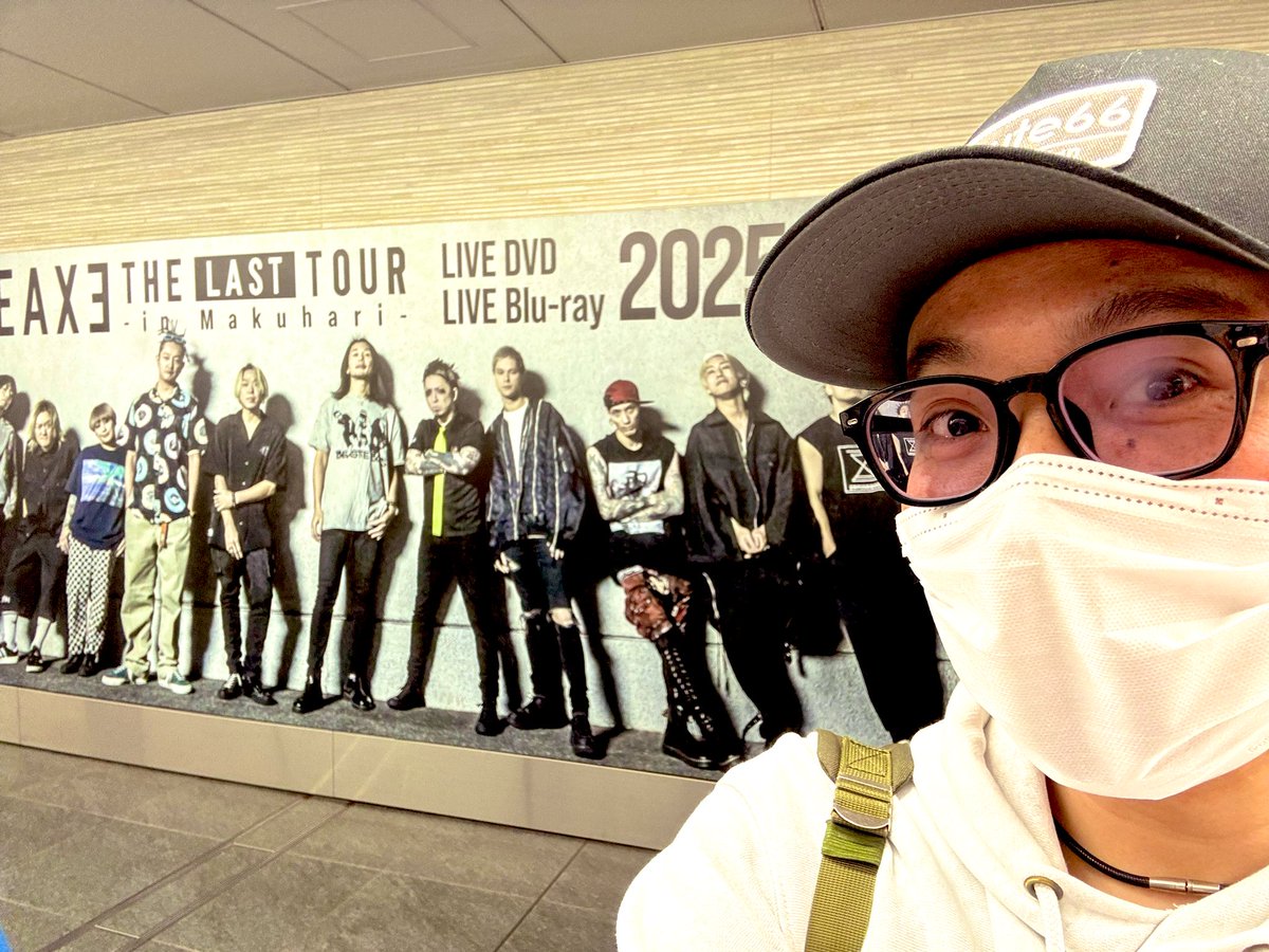 yamato_se's tweet photo. 下北沢にTRIPLE AXEの巨大ポスター観にきた😆✨
#TRIPLEAXE
#下北沢 https://t.co/0a9X1NXO7C