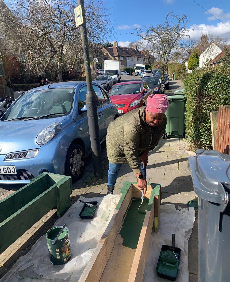 GipsyHillLab's tweet image. We loved working with residents on Bloomhall Road, Durning Road & Salters Hill to create these planters - to be filled with plants & flowers for pollinators 🌺🐝🌷
Thank you @lambeth_council for the materials & residents for coming together to care for our streets in #GipsyHill