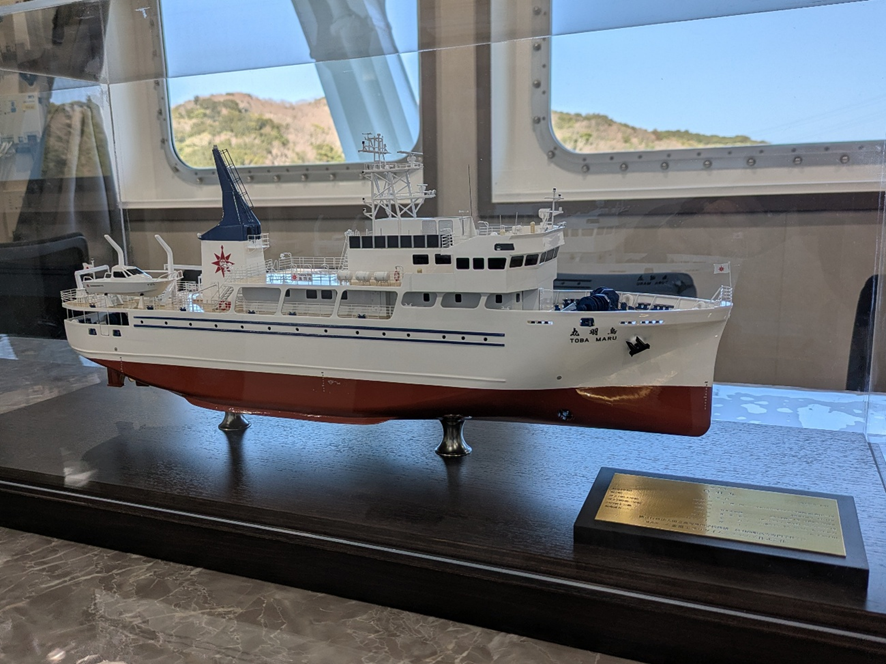 本日は鳥羽、伊勢、志摩地域の方への練習船鳥羽丸のお披露目です（満席のため申込受付終了）温かく、動きやすい服装でお越しくださいね。未来の学生のこと、地域のことを考えて設計されています。多くの技術者や教職員らの想いを感じてください。#高専 #鳥羽商船高専 #練習船 #鳥羽丸