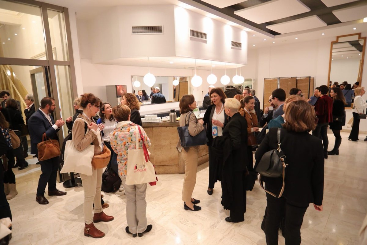 CNBarreaux's tweet photo. [#EGA2025] 🎉 Ouverture des États généraux de l'amiable ! 📍 Espace Saint-Martin. Aujourd’hui, avocats, magistrats, universitaires et spécialistes de la médiation se réunissent pour une journée riche en échanges et formations sur la justice amiable.

Au programme 📅  :
🔴 Des plénières sur la politique de l'amiable et les techniques de l'amiable
🔵 Des ateliers pratiques
🟢 Des moments institutionnels avec les discours officiels
🟡 Des échanges, du networking, de la convivialité... !