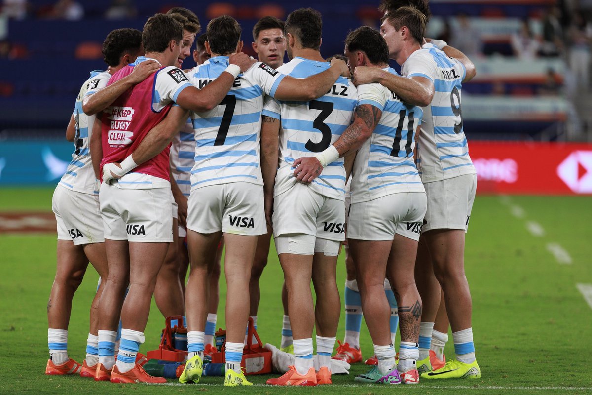 Paliza absoluta. No hubo partido. 
Aplastante 52-5 de Los Pumas 7s vs USA y clasificación a cuartos sellada.
2/2 para cerrar el primer día. 

Nuevo estadio, nuevos aires, nueva energía. 

Vamos 🇦🇷 carajo! 

📸 UAR