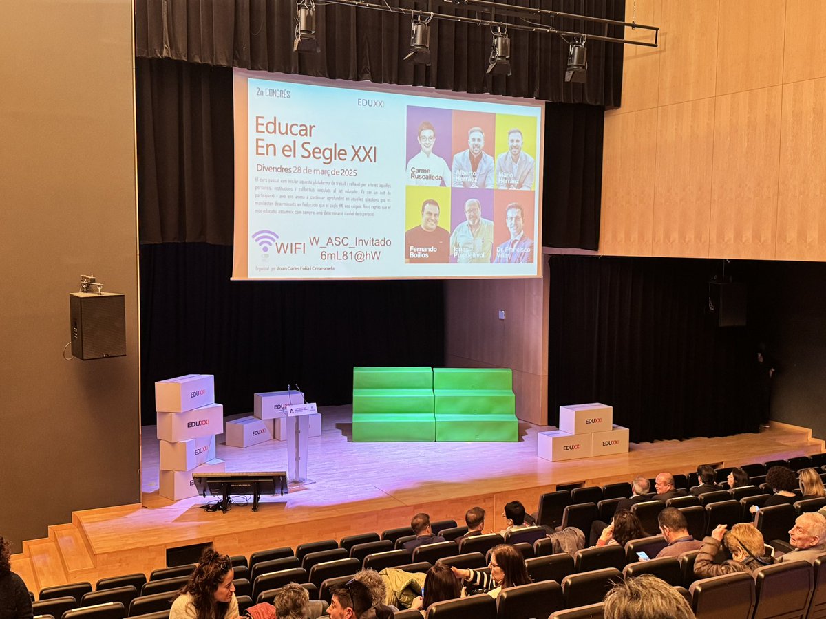 Todo preparado para comenzar el congreso “Educar en el Segle XXI” en Sant Cugat. Hoy hablamos de EDUCACIÓN… así en mayúsculas.