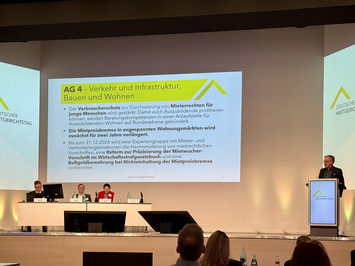 Markus Artz eröffnet den #Mietgerichtstag und führt die Folterwerkzeuge der schwarz-roten Koalition vor: Verlängerung der marktschädlichen #Mietpreisbremse, Ausweitung der Schonfristzahlung auf ordentliche (!) Kündigungen, Senkung der Kappungsgrenze um fast zwei Drittel von 15%