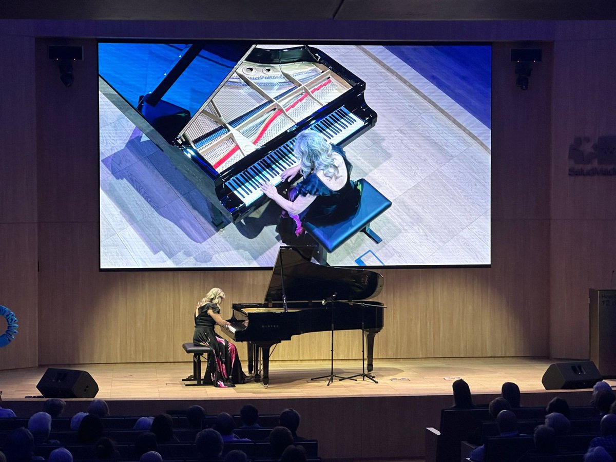 📆 Día Mundial del Piano.  

🎹 El #Hospital12deOctubre ha organizado numerosos conciertos con este instrumento musical como protagonista, dentro de su amplio programa de Ciencia y Cultura. 

👉 La música acompaña a profesionales, pacientes y familiares en el #H12O. 

#somosdel12