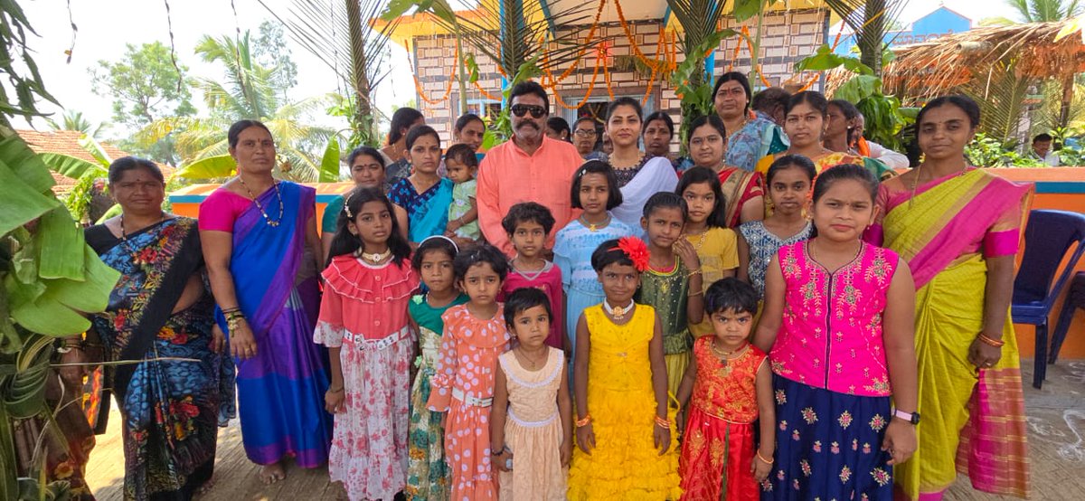bcpatilkourava's tweet image. ನಿಟ್ಟೂರು ಗ್ರಾಮದ ಶ್ರೀ ಚೌಡೇಶ್ವರಿ ದೇವಸ್ಥಾನಕ್ಕೆ ಇಂದು ಭೇಟಿ ನೀಡಿ, ದೇವಿಯ ದರ್ಶನ ಪಡೆದು, ಪ್ರಸಾದ ಕಾರ್ಯಕ್ರಮದಲ್ಲಿ ಭಾಗಿಯಾಗಲಾಯಿತು.
ಈ ಸಂದರ್ಭದಲ್ಲಿ ಸ್ಥಳೀಯ ಮುಖಂಡರು, ಗ್ರಾಮಸ್ಥರು ಹಾಗೂ ಭಕ್ತಾದಿಗಳು ಪಾಲ್ಗೊಂಡಿದ್ದರು.