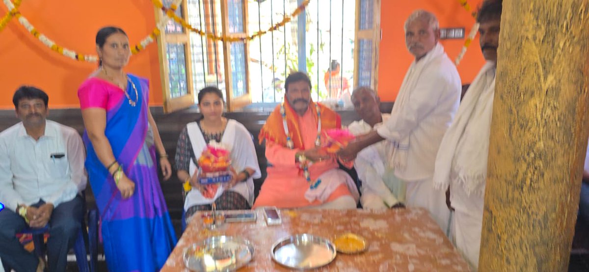 bcpatilkourava's tweet image. ನಿಟ್ಟೂರು ಗ್ರಾಮದ ಶ್ರೀ ಚೌಡೇಶ್ವರಿ ದೇವಸ್ಥಾನಕ್ಕೆ ಇಂದು ಭೇಟಿ ನೀಡಿ, ದೇವಿಯ ದರ್ಶನ ಪಡೆದು, ಪ್ರಸಾದ ಕಾರ್ಯಕ್ರಮದಲ್ಲಿ ಭಾಗಿಯಾಗಲಾಯಿತು.
ಈ ಸಂದರ್ಭದಲ್ಲಿ ಸ್ಥಳೀಯ ಮುಖಂಡರು, ಗ್ರಾಮಸ್ಥರು ಹಾಗೂ ಭಕ್ತಾದಿಗಳು ಪಾಲ್ಗೊಂಡಿದ್ದರು.