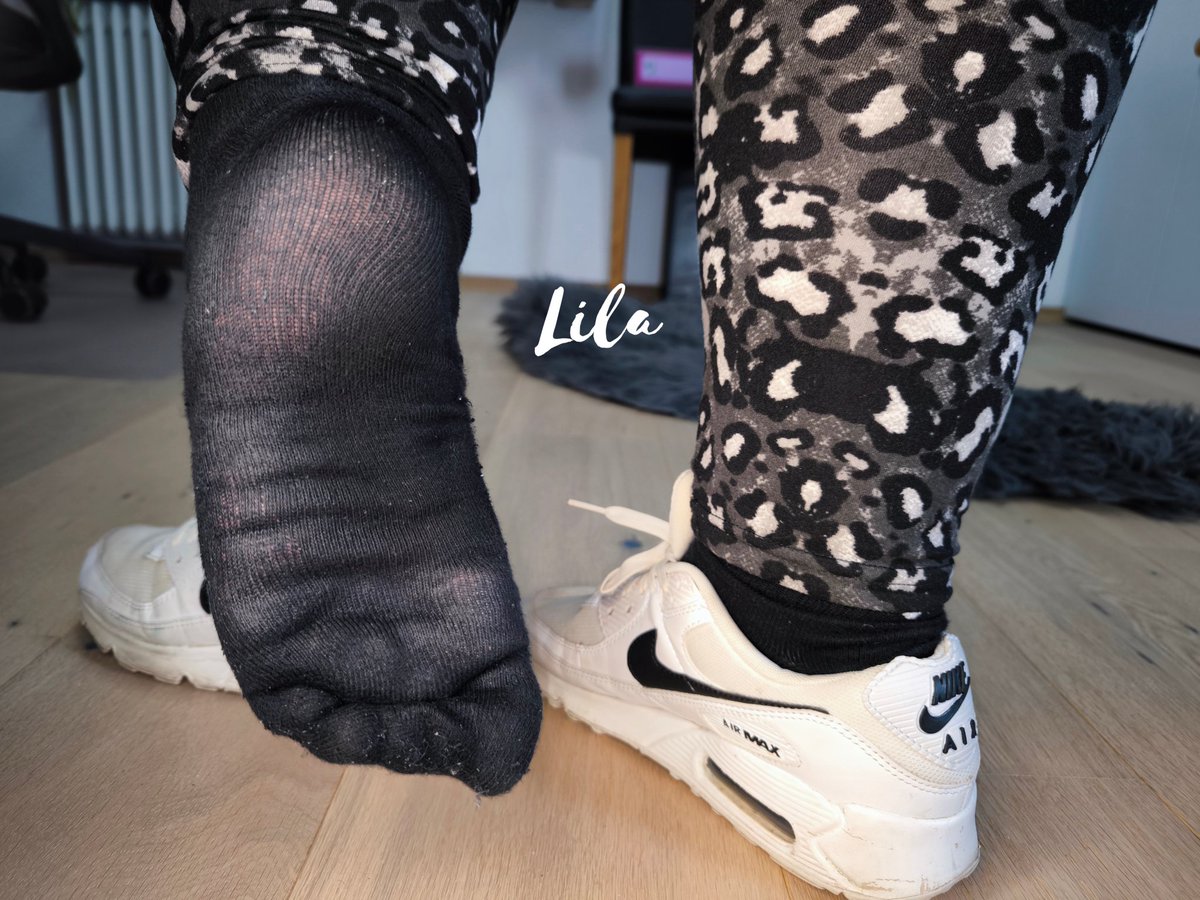 Mit diesem Duft kann deine Nase nicht umgehen. 😈

#blacksocks #footprint #footfetish #feetlover #fetish #feet #fussfetisch #footlovers #göttin #loser #goddess #zahlschwein #socks #feetfetish #sockslover #socken #smellysocks #socksgirl #fuss #fussabdruck