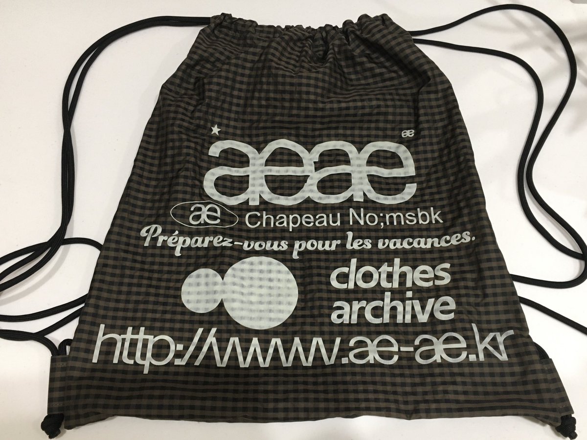 #EVENT 나가기 전 3초 만에 짐 와르르 쏟아 넣을 수 있는
저의 출근 가방을 소개합니다

계정 #팔로우 + #RT 해주신 4분께 원하는 색상의 
웹 로고 짐색을 보내 드릴게요 (같이 메요.)
🫳🏻
       👛
  🍱  🥖    휙  ~
      🗝️
           🎒