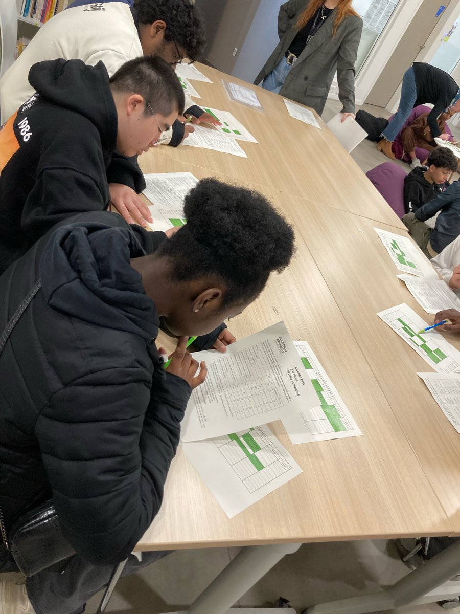 "Vis ma vie d'étudiant.e"
Matinée à la Sorbonne Nouvelle : Construction de l'emploi du temps, cours de langues (Polonais - Espagnol d'amérique latine), cours optionnel (Sociologie, Théâtre, Histoire de l'art)
Immersion totale !