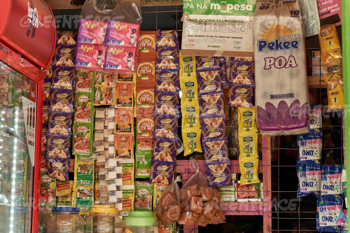 Khalid_Silver07's tweet image. #RefillReuseRocks 
By supporting reusable shopping bags, containers, and utensils, we can eliminate the need for single-use plastics and reduce waste in landfills. #ZeroWasteAfrica #BreakFreeFromPlastics
pages.greenpeaceafrica.org/global-plastic…