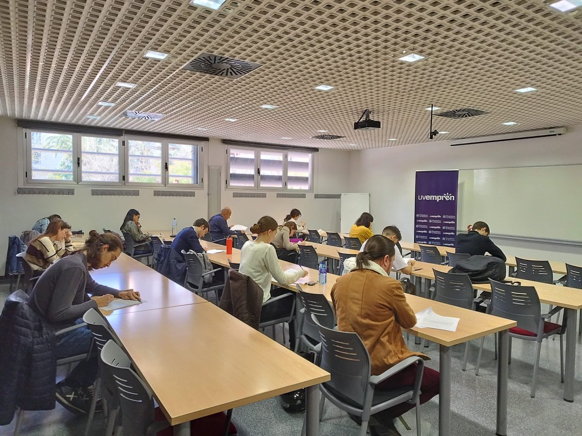 ✍️🚀 La UV celebra el primer examen del Certificado Oficial de Competencias Transversales Emprendedoras Innovadoras #EntreCompUV, una prueba que evalúa los conocimientos adquiridos en áreas como la innovación, la gestión de proyectos o la creación de empresas.
 
#EMENTI